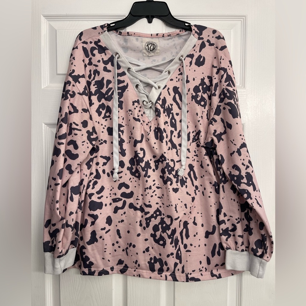 💗Tees2URDoor women’s Pink and Black Lace-Up long sleeve